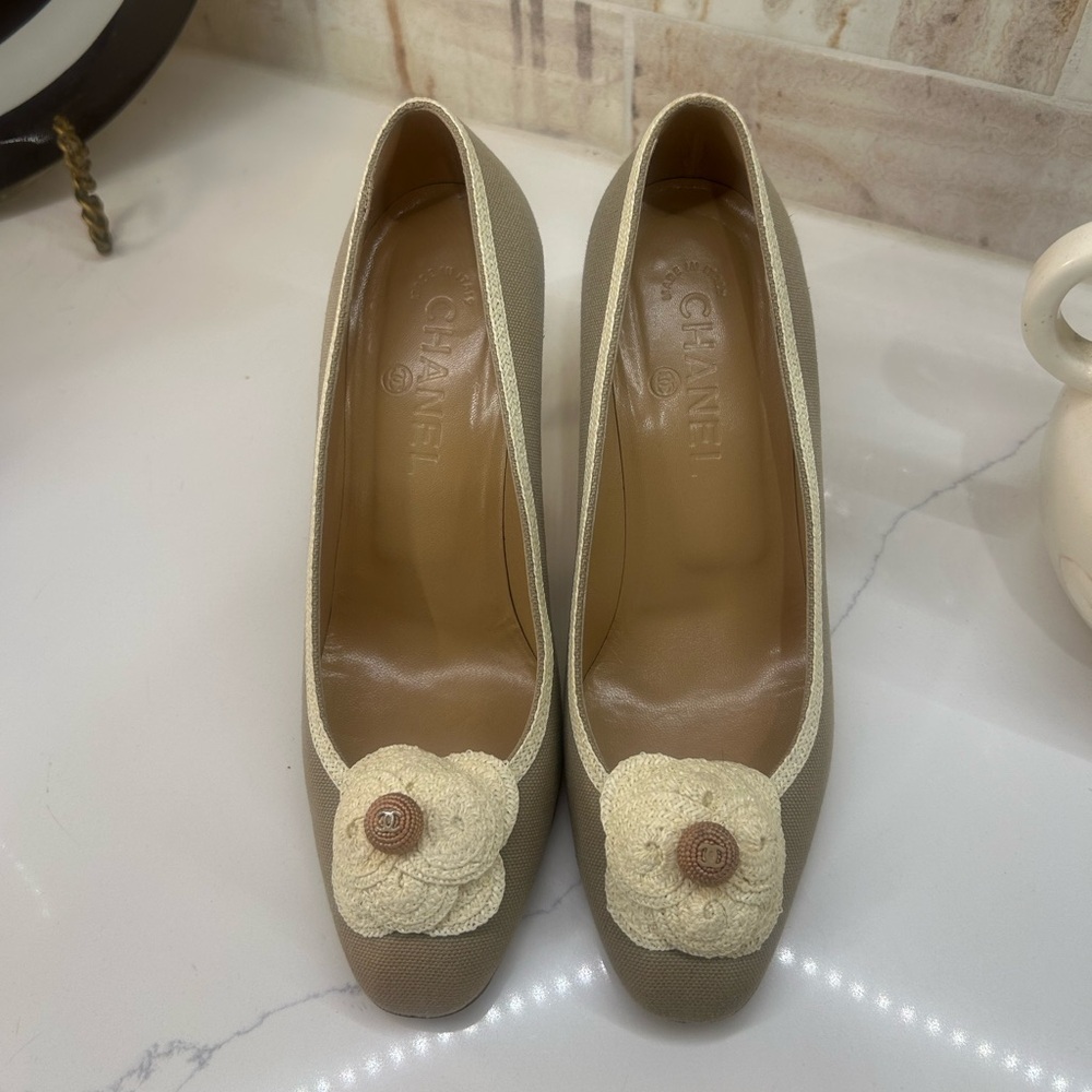 CHANEL Tan and Cream Heels with Flower Embellishment